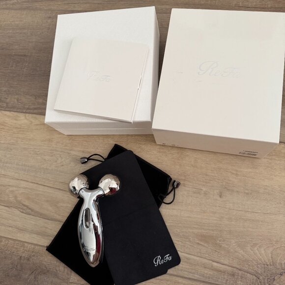 ReFa CARAT Japanese Face Roller Microcurrent Device - Picture 4 of 6